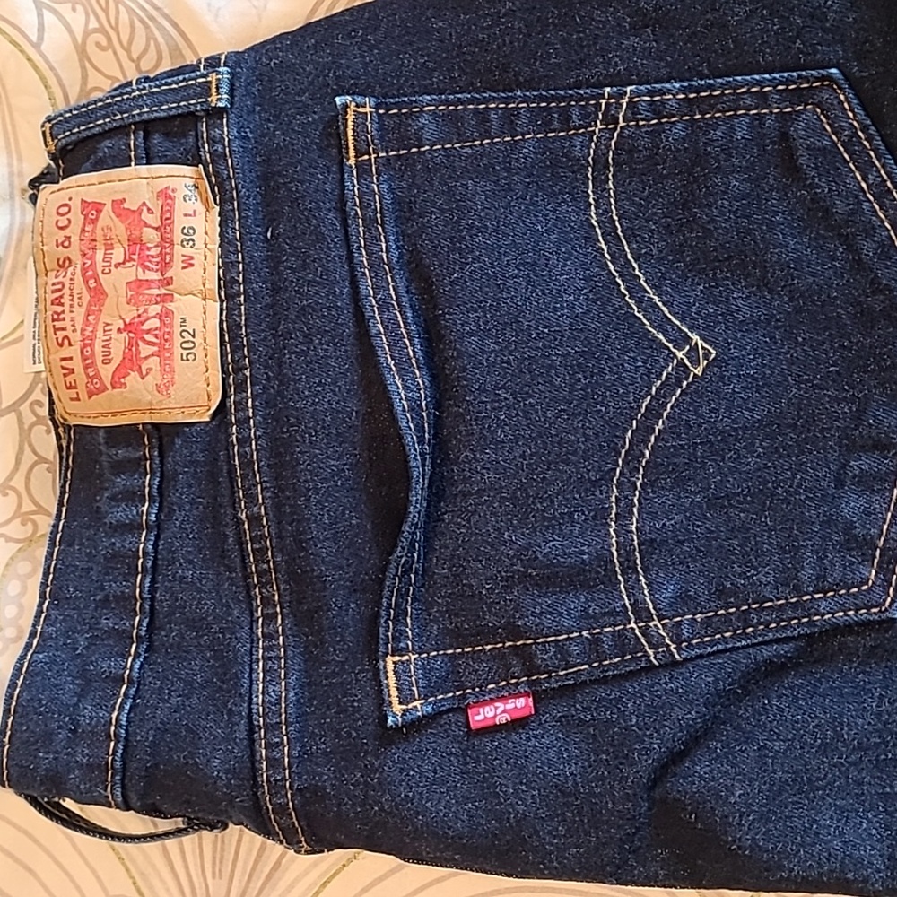 Levi's jeans size  MEN 36 Waist